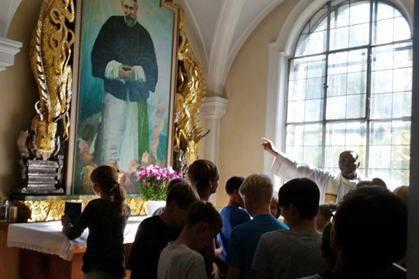 Laurent erklärte den Zusammenhang zwischen den Steyler Missionaren (=Gesellschaft des göttlichen Wortes) und der Bibel