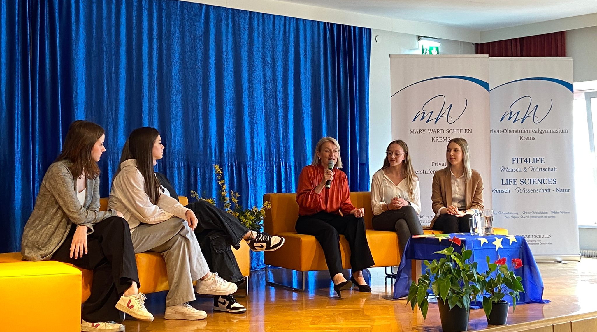 Hoher Besuch aus Brüssel am ORG Mary Ward Schulen Krems