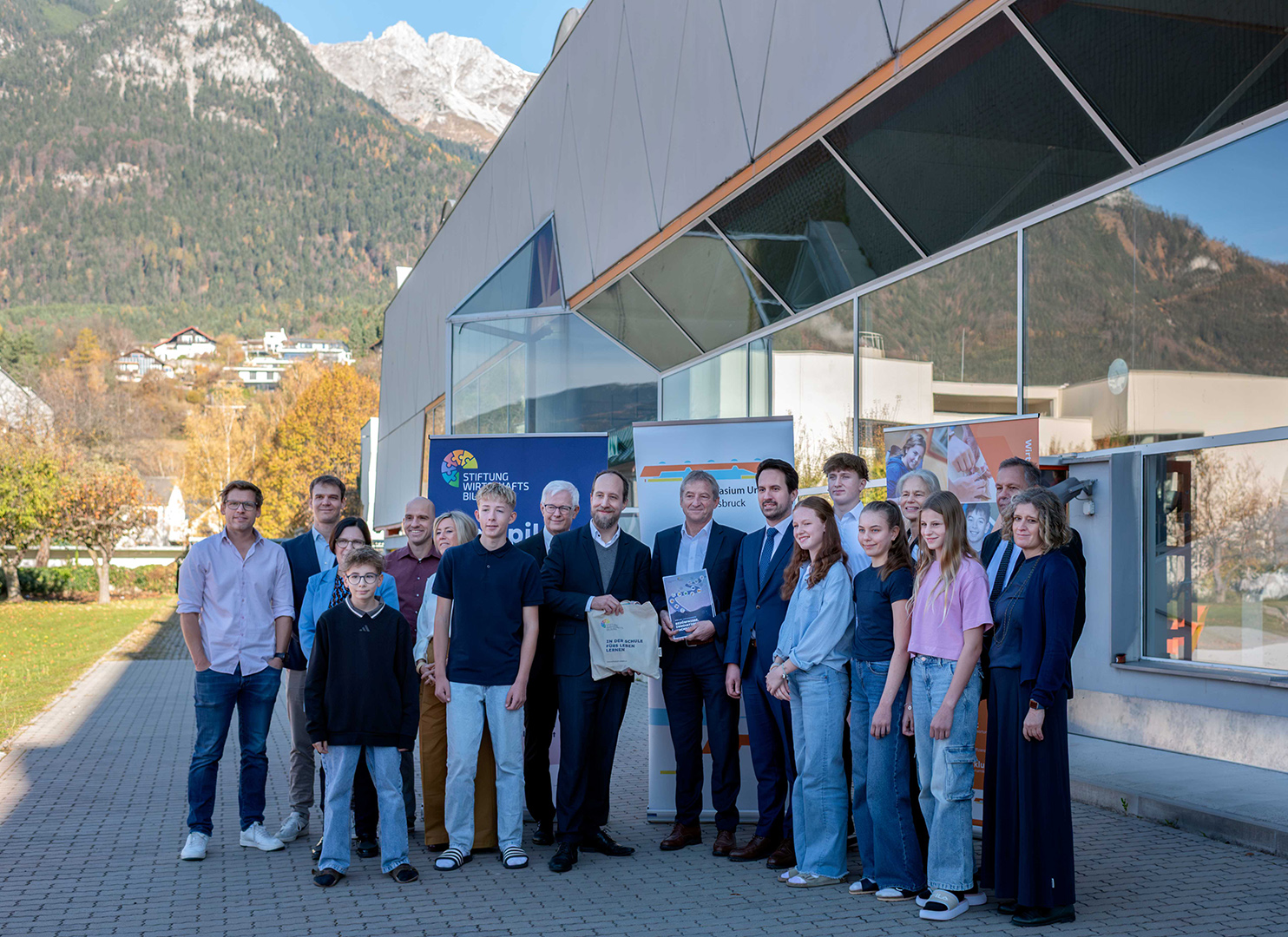 202511 Besuch Bildungsminister2 cIsabellaBacher web