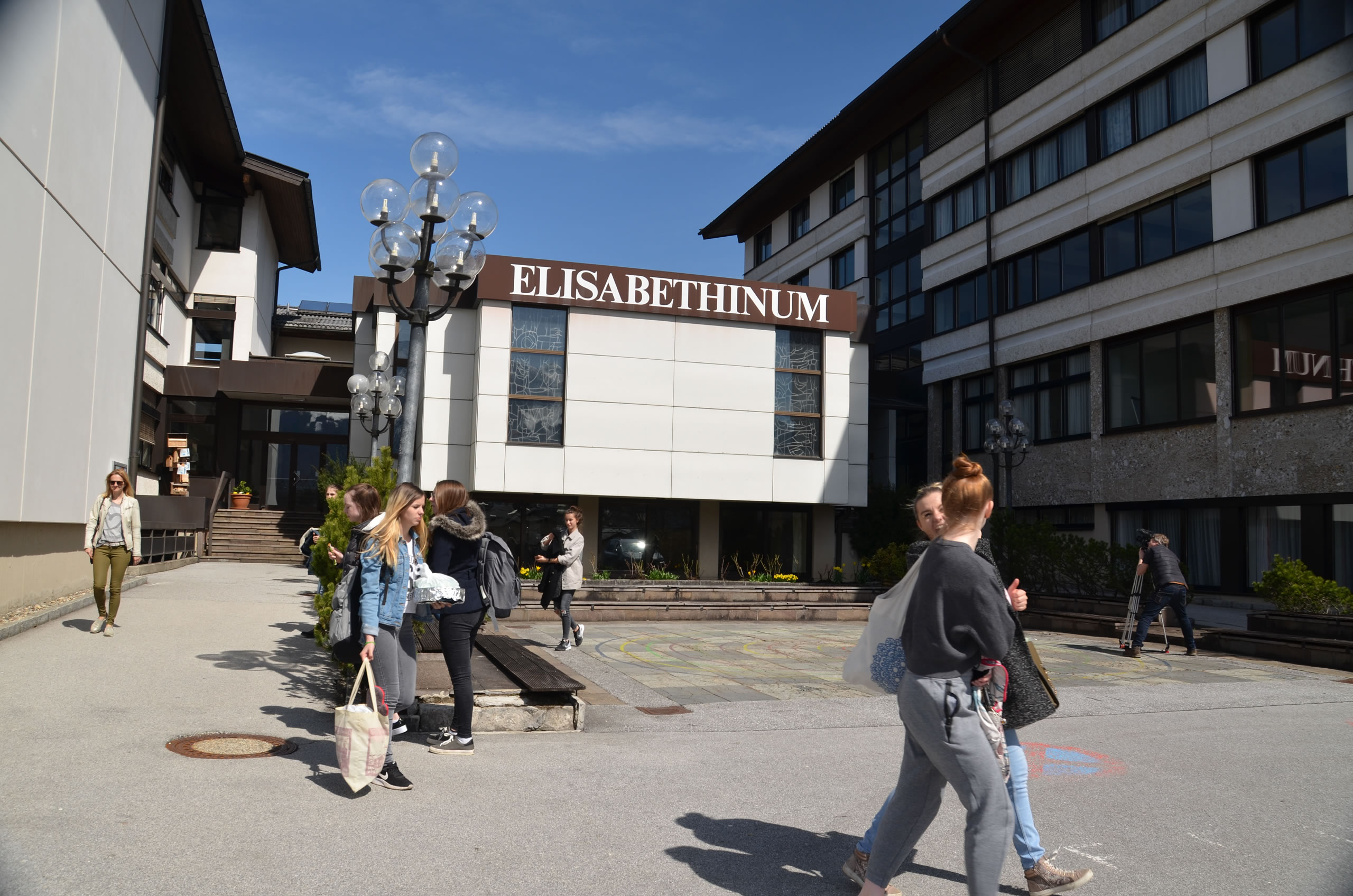 Ein Leserbrief in den Salzburger Nachrichten von Elisa Woertz, 16jährige Schülerin am Elisabethinum in St. Johann im Pongau: 